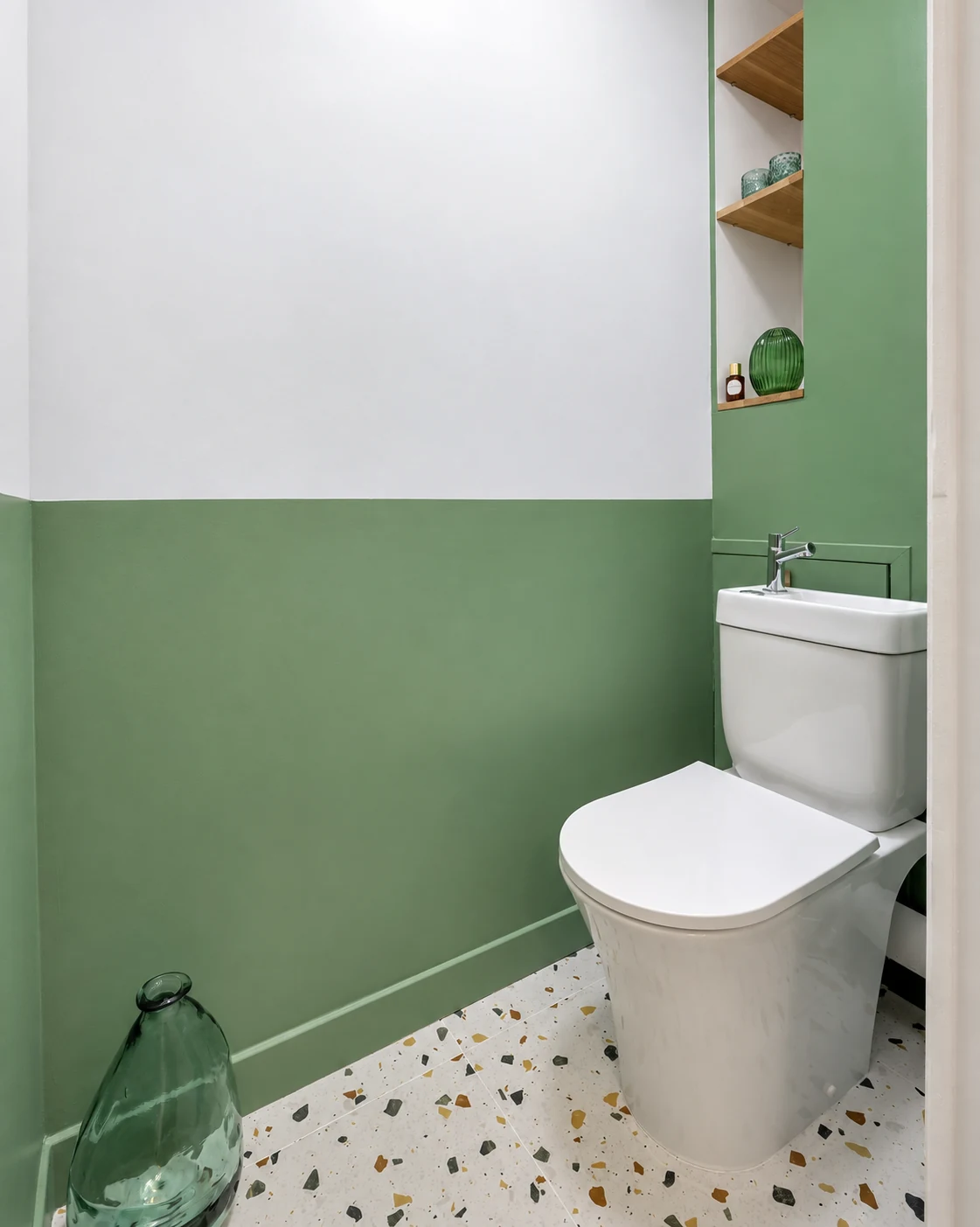 Zellige, Bois & Terrazzo — Toilettes et terrazzo