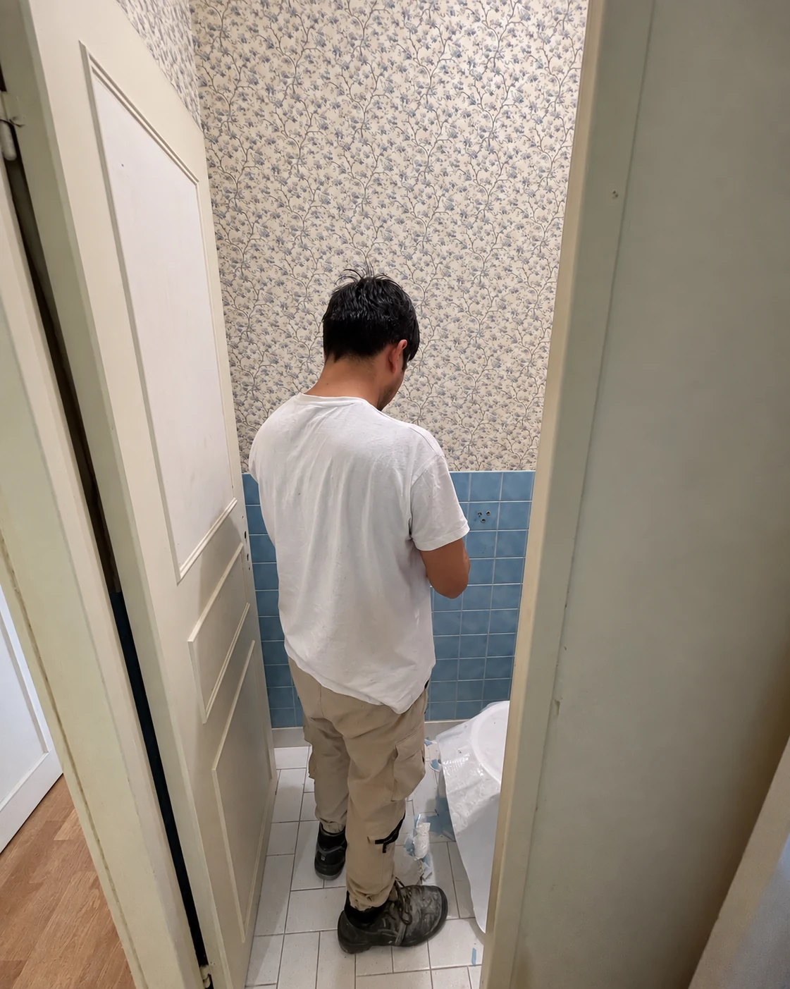 Zellige, Bois & Terrazzo — Travaux dans les toilettes